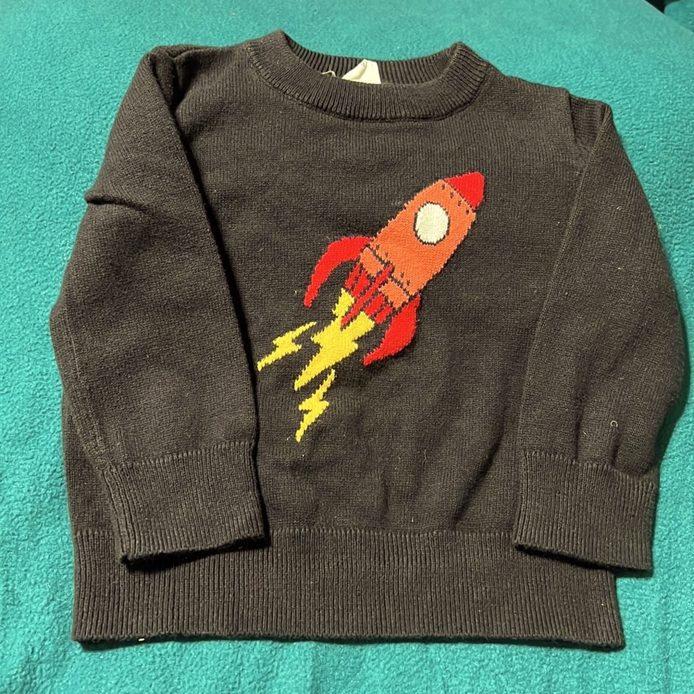 Super cute sweater and pant for winter.